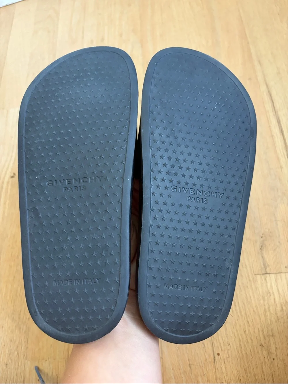 Givenchy Logo Slide size 35